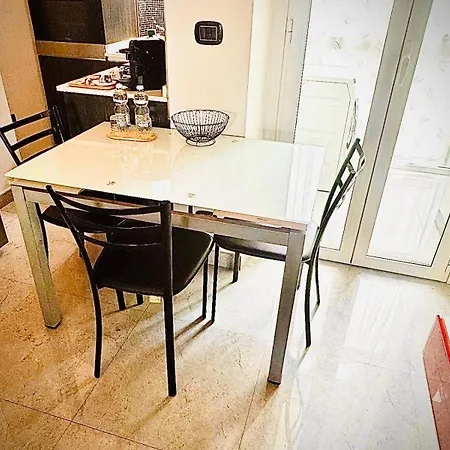 Apartmán R&g House - Moderno Vicino Metropolitana - Modern Close To The Metro *