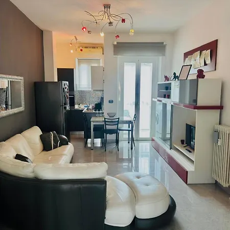 R&g House - Moderno Vicino Metropolitana - Modern Close To The Metro Apartmán *