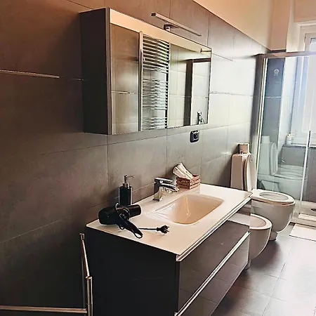 R&g House - Moderno Vicino Metropolitana - Modern Close To The Metro شقة