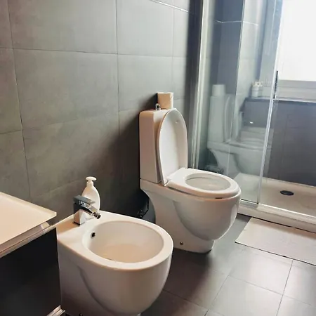 شقة R&g House - Moderno Vicino Metropolitana - Modern Close To The Metro *