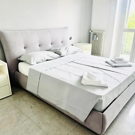 R&g House - Moderno Vicino Metropolitana - Modern Close To The Metro