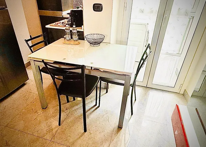Daire R&g House - Moderno Vicino Metropolitana - Modern Close To The Metro *